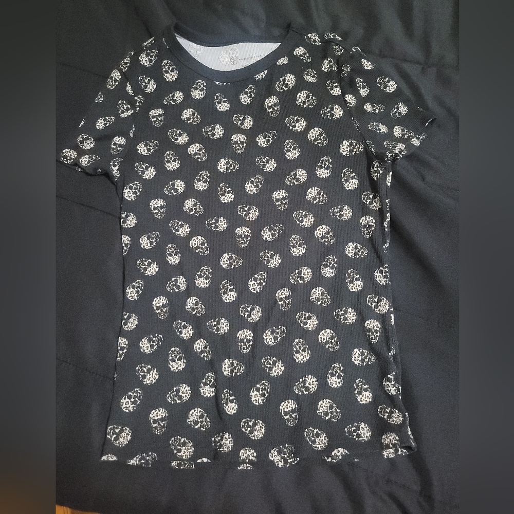 No Boundaries women's shirt w skulls